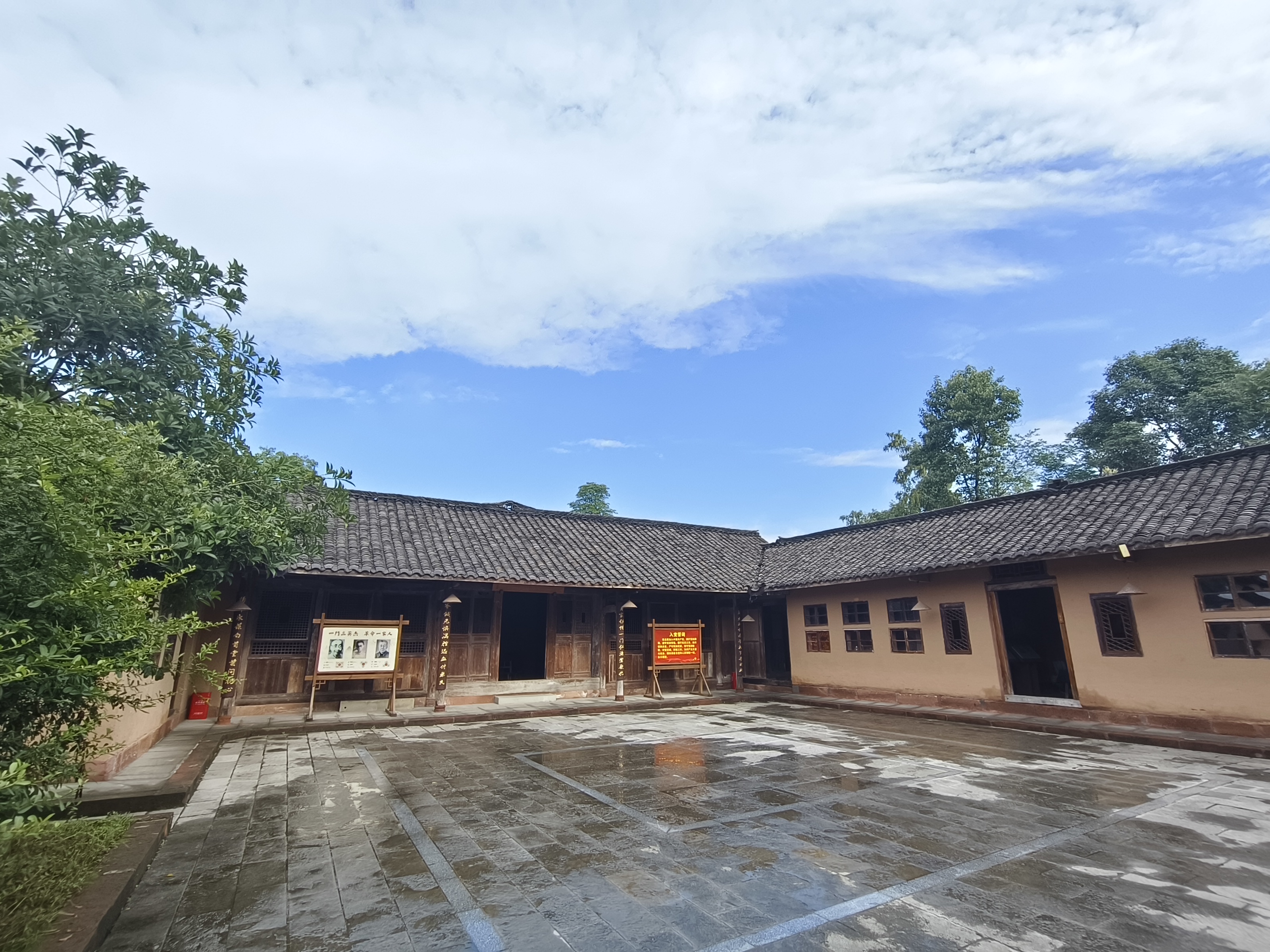  延伸服务：乡村规划咨询、托管红色基地、国有集体资产托管运营